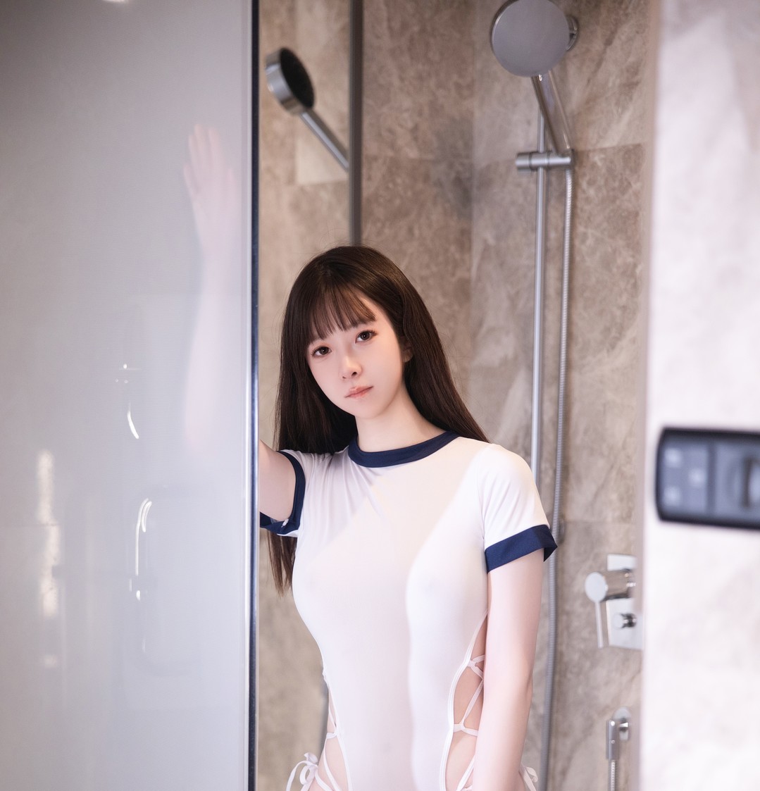 林悠悠秀人内购精选：单套693MB超清无水印写真，极致细节美学记录美图拍