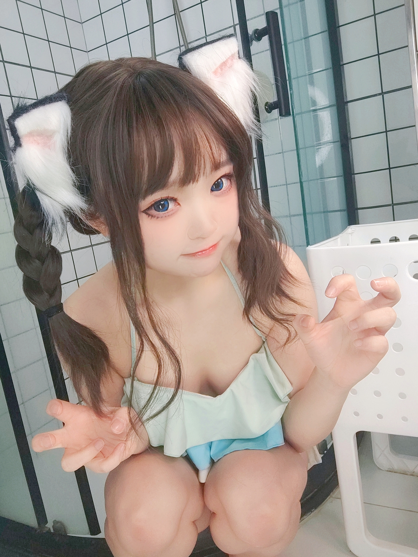 神沢永莉 ckt浴室蓝白泳衣辫子美图拍