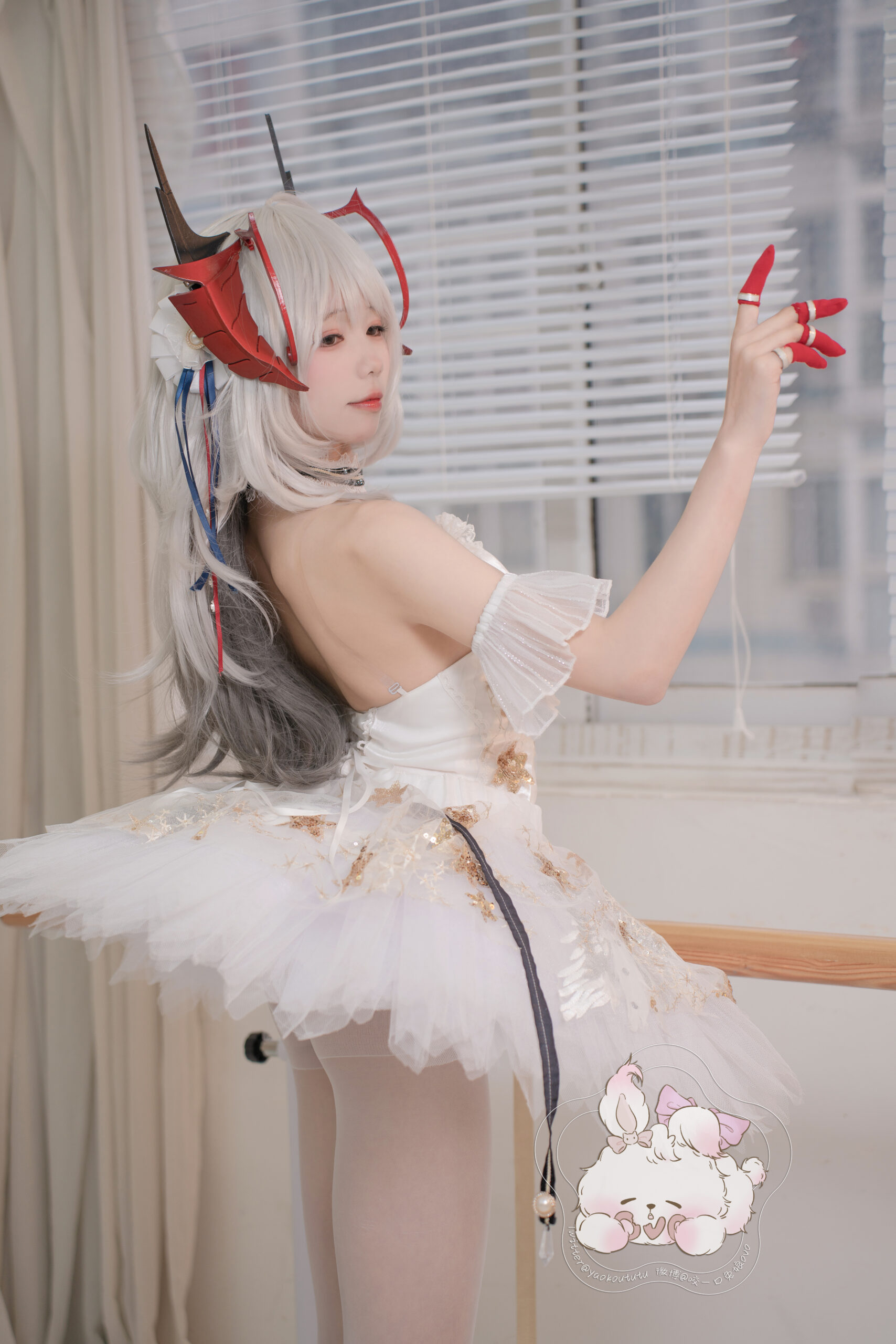 咬一口兔娘 明日方舟W天鹅之舞美图拍