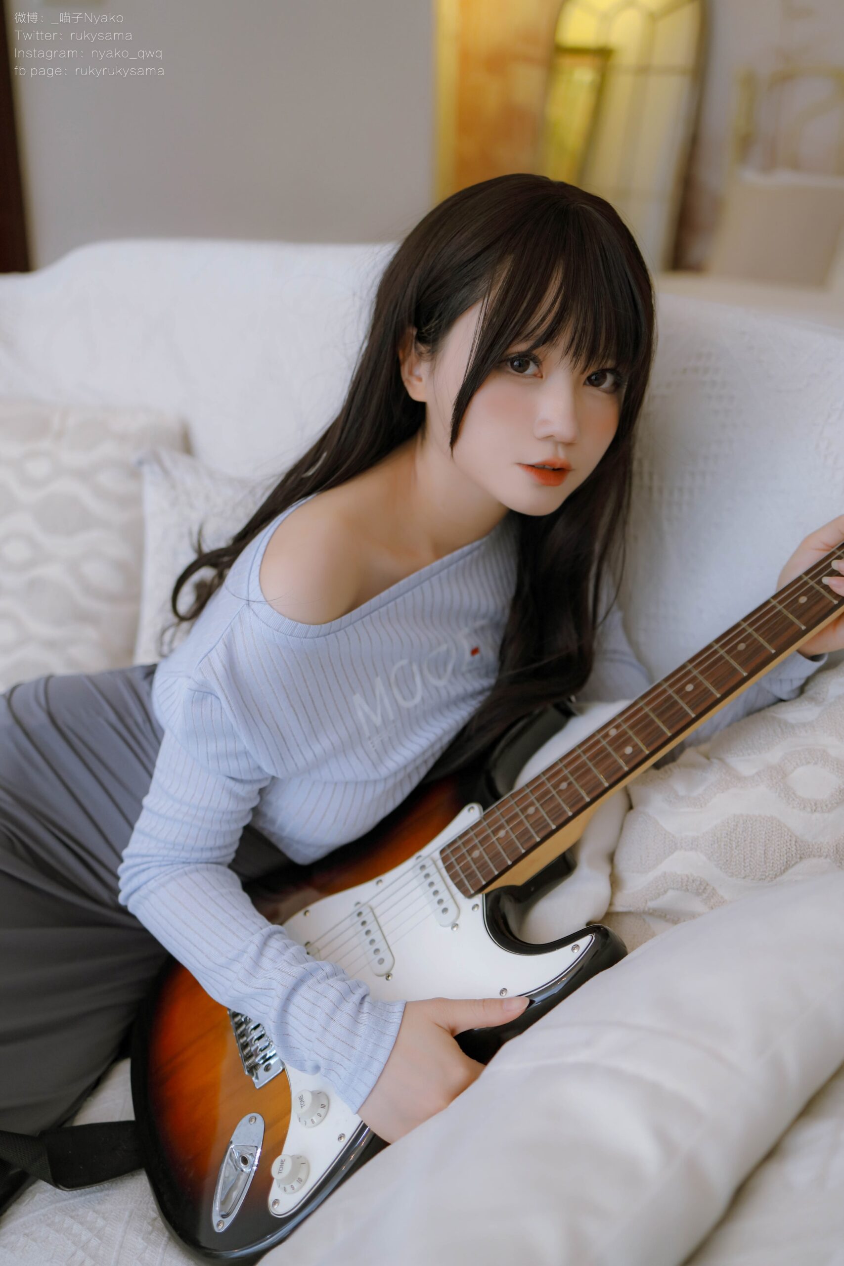 Nyako喵子 – 吉他妹妹 连衣裙美图拍