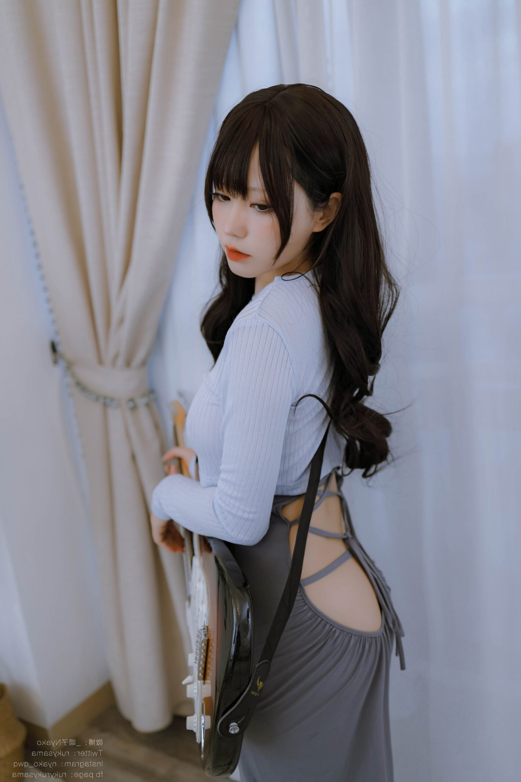 Nyako喵子 – 吉他妹妹 连衣裙美图拍