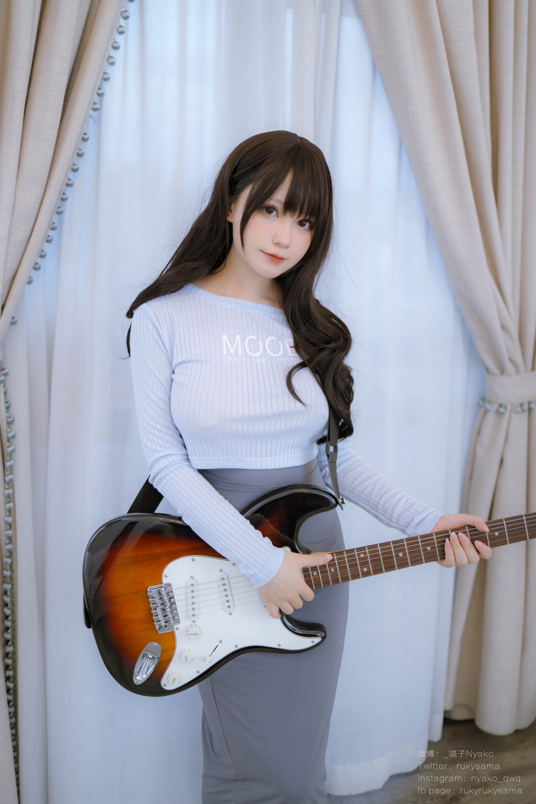 Nyako喵子 – 吉他妹妹 连衣裙美图拍