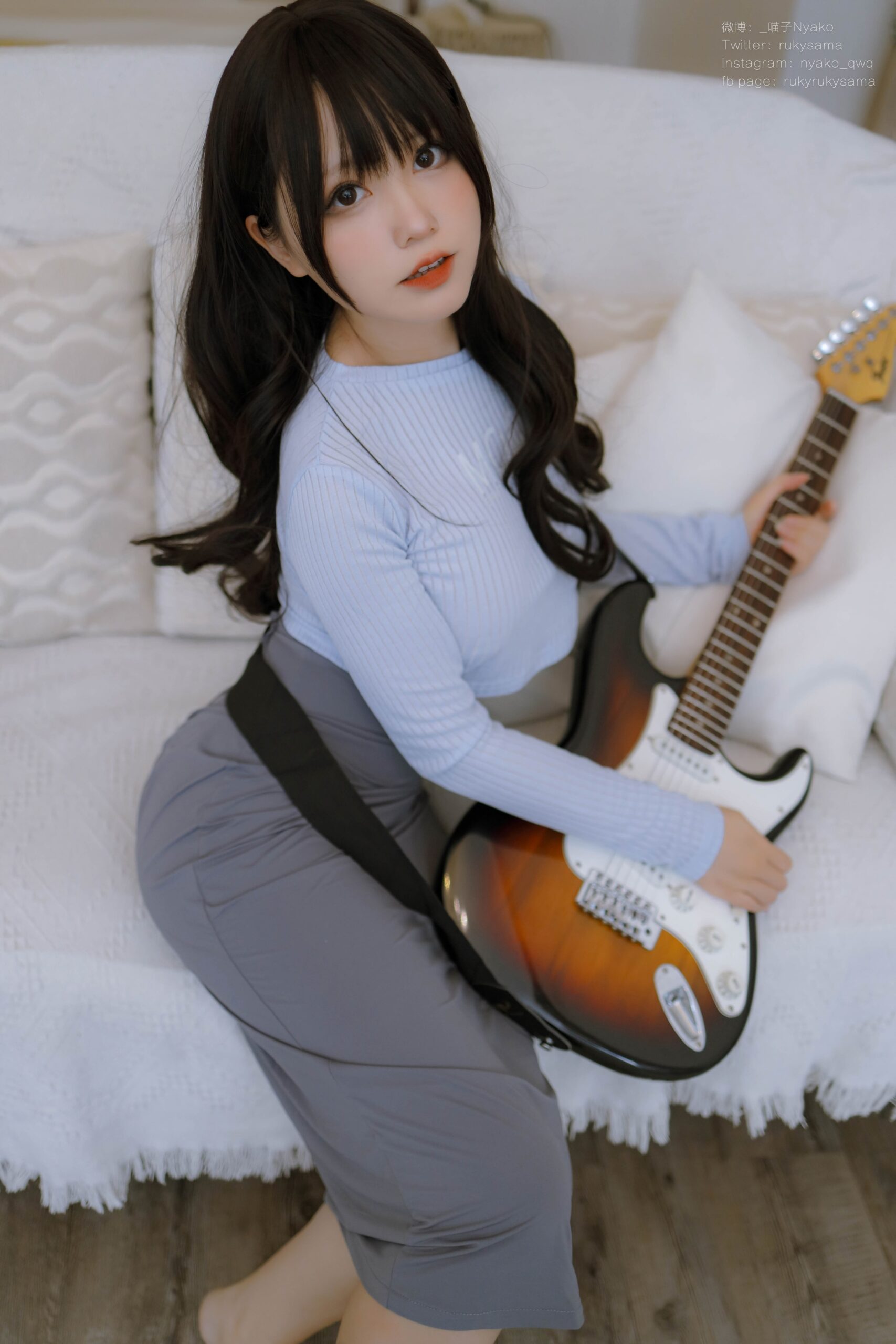 Nyako喵子 – 吉他妹妹 连衣裙美图拍