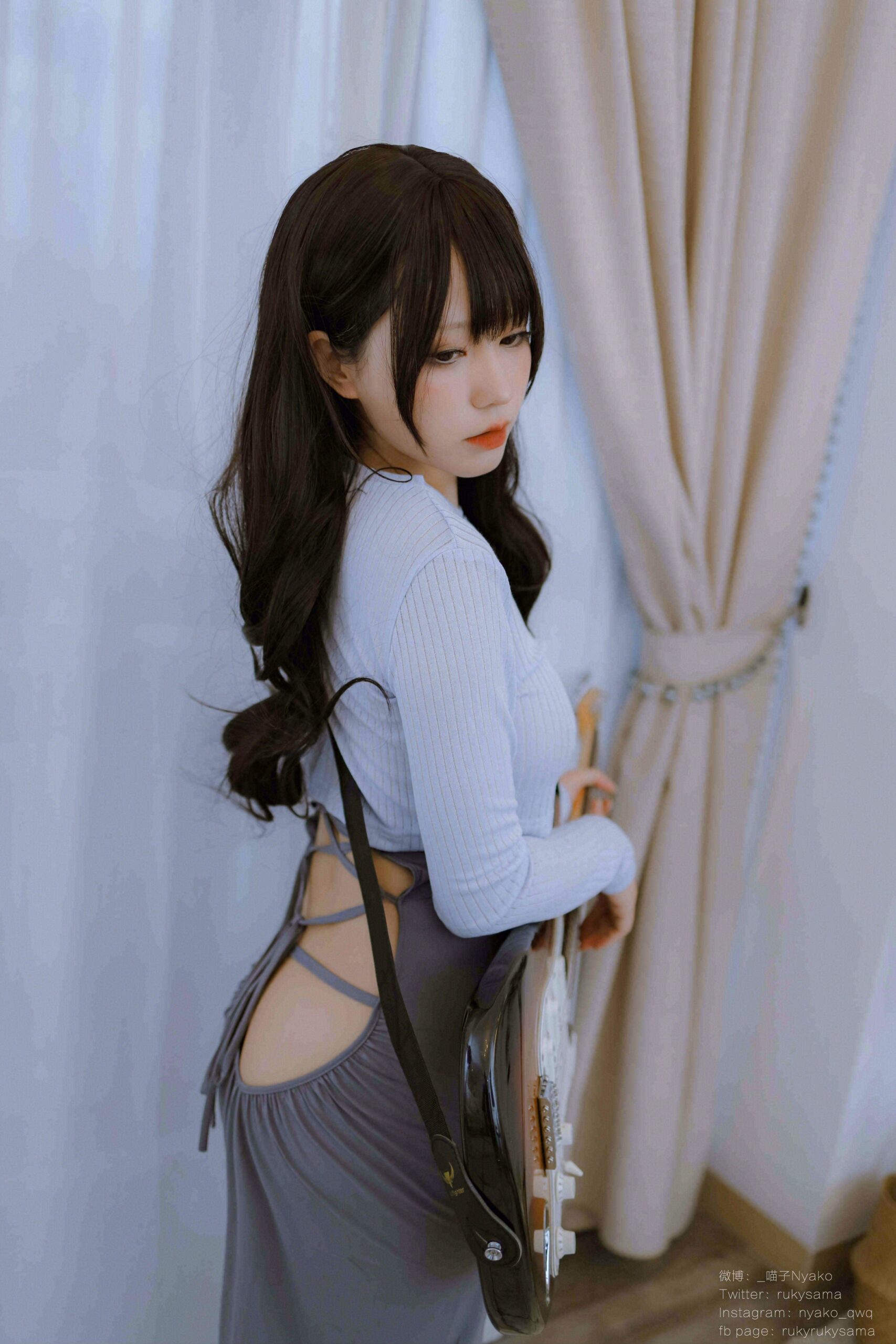Nyako喵子 – 吉他妹妹 连衣裙美图拍